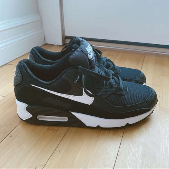 Nike Shoes - LIKE NEW NIKE AIR MAX 90 BLACK WHITE SWOOSH